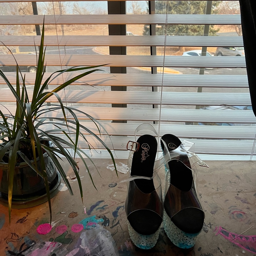 Adorable rhinestone pleasers! Fun and exotic.